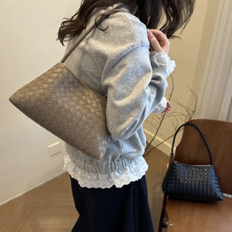 Woven Shoulder Handbag,